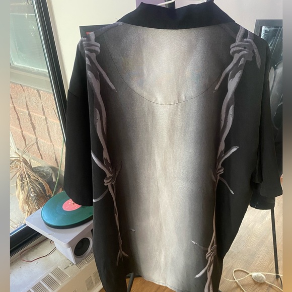 Oversized barbed wire mens shirt. - Picture 3 of 4
